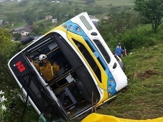Pri havárii autobusu so