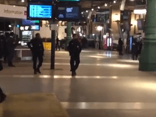Evakuovali parížsku železničnú stanicu