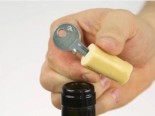 Ako jednoducho otvoriť fľašu