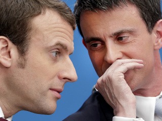 Emmanuel Macron (vľavo) a