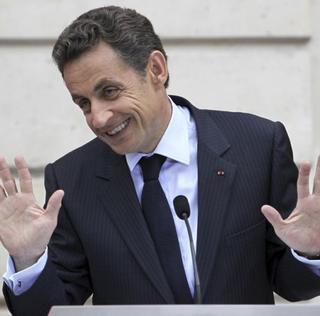 Sarkozyho popularita na historických