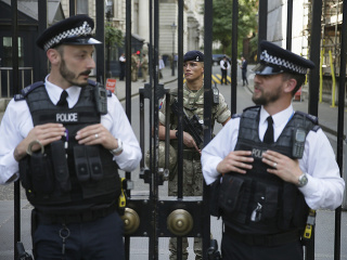 Britská polícia a armáda