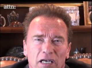 Arnold Schwarzenegger volá po