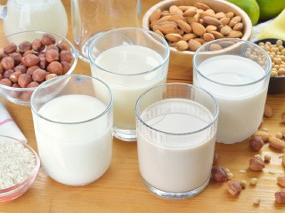 Rastlinné náhrady kravského mlieka: