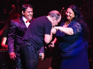 Nestaviame múry, ale mosty.