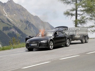 Audi A7 vs plamene
