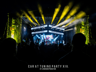 Krásne ženy, nadupané autá