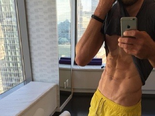 Slovenskí športovci v plavkách