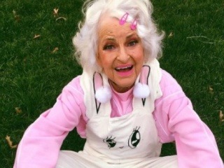 Starká svojím štýlom strčí