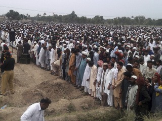 Pohreb obetí v Pakistane