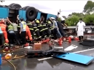VIDEO Otrasná nehoda autobusu