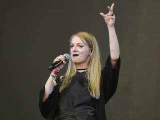 Pred rokom ju poznalo