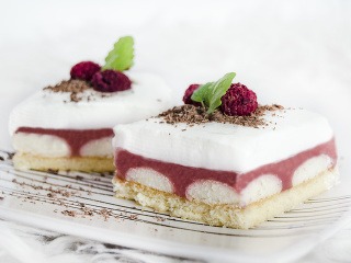 Malinový zákusok poteší každý