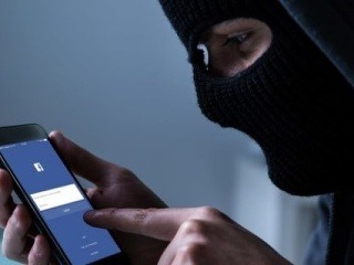 POZOR: Na Facebooku si