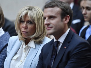 Macron chce pre manželku