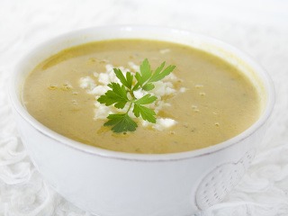 Špenátovo-mrkvová polievka s balkánskym