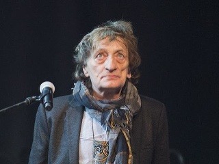 Odišla legenda, kreslo po