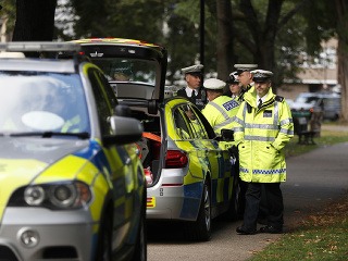 Britská polícia zatkla ďalších