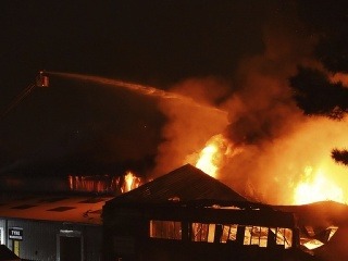 FOTO Obrovský požiar skladu