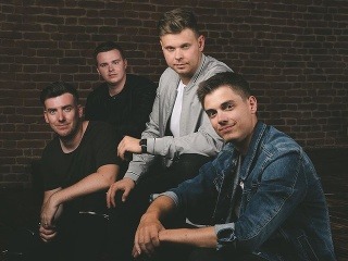 Podporuje ich veľké vydavateľstvo