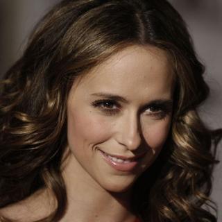 Jennifer Love Hewitt píše