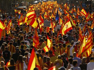 Madrid prevezme kontrolu Katalánska: