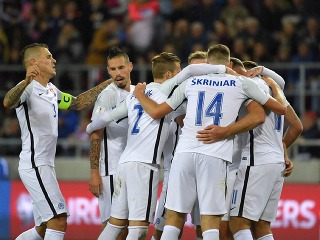 Hráči Slovenska oslavujú gól
