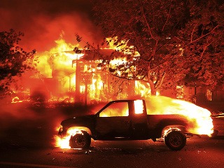 Požiare v Kalifornii terorizujú