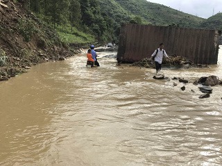 Vietnam zasiahli smrtiace záplavy