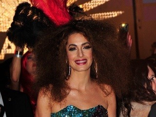 Očarujúca Amal Clooney tak,