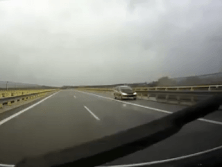 VIDEO Odvážlivca na diaľnici
