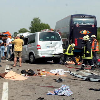 Pri havárii dvoch autobusov