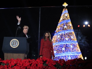 Trump rozsvietil národný vianočný