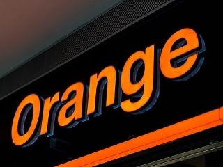 Orange včera čelil veľkému