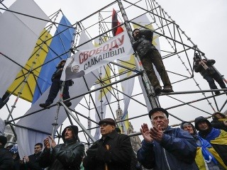 FOTO Kyjev zaplnili prívrženci