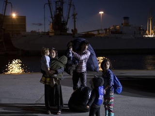 Utečenecká rodina v Grécku.