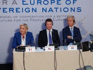 Zľava: Marine Le Penová,