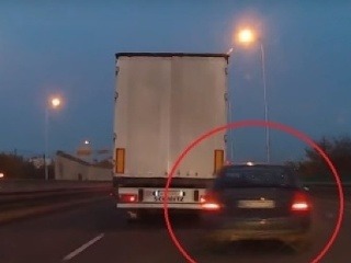 VIDEO: Prechádzal cez dva