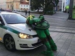 Policajti si zo seba