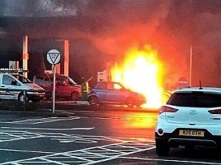 Auto vybuchlo po tom,