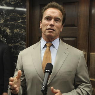 Schwarzenegger chce riešiť rozpočtovú