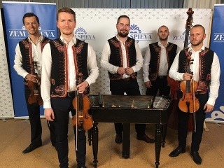 Zem spieva je späť!