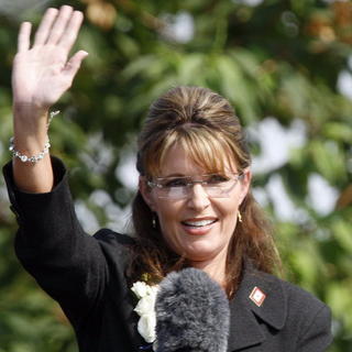 Palinová oficiálne rezignovala