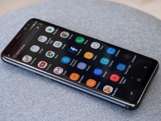 Samsung zahanbí iPhone X: