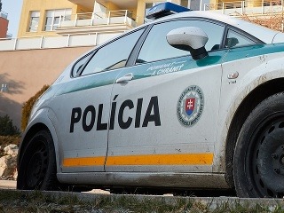 Policajti z Komárna sa
