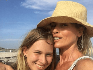 Mladučká Ella je už