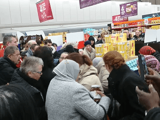 Šialenstvo vo francúzskych obchodoch