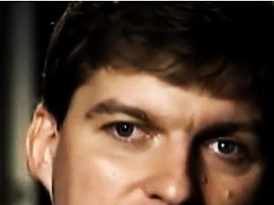 Sledujme pozorne človeka, ktorý