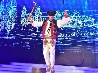 Zem spieva vyrazila za