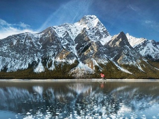 Zamrznuté bubliny metánu v